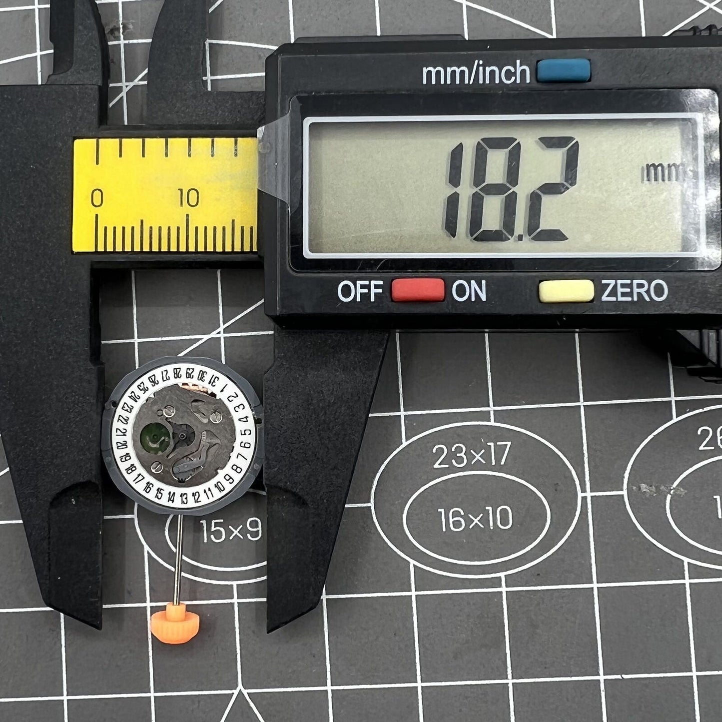 Japanisches Miyota 1L12 Quarzwerk Uhr mit Datumsanzeige bei 6 Uhr, pr�zise Zeitmessung