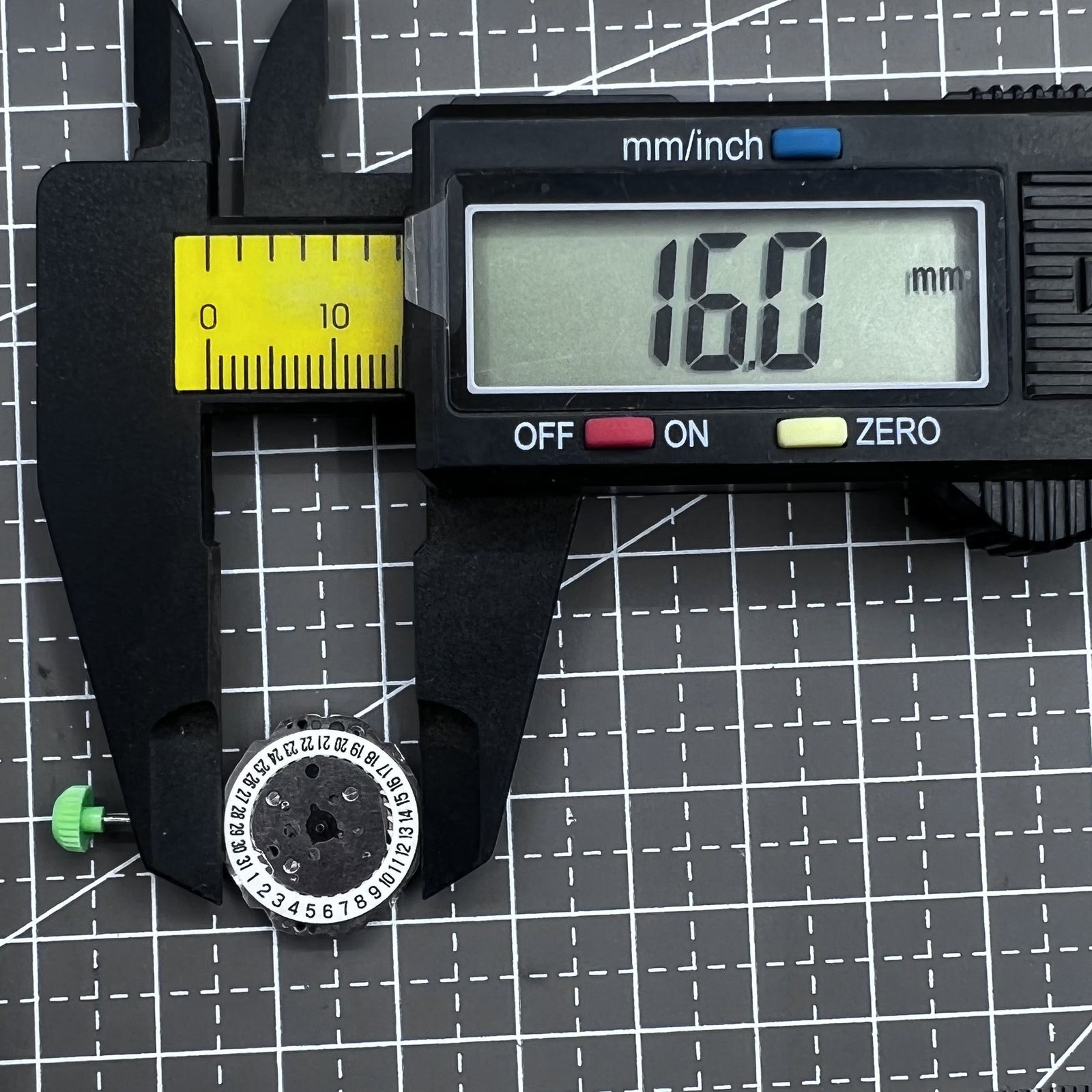 Japan Miyota Quarzwerk 4T13 Uhrwerk mit 3 Zeigern und Einzelkalender bei 6 Uhr f�r pr�zise Zeitmessung