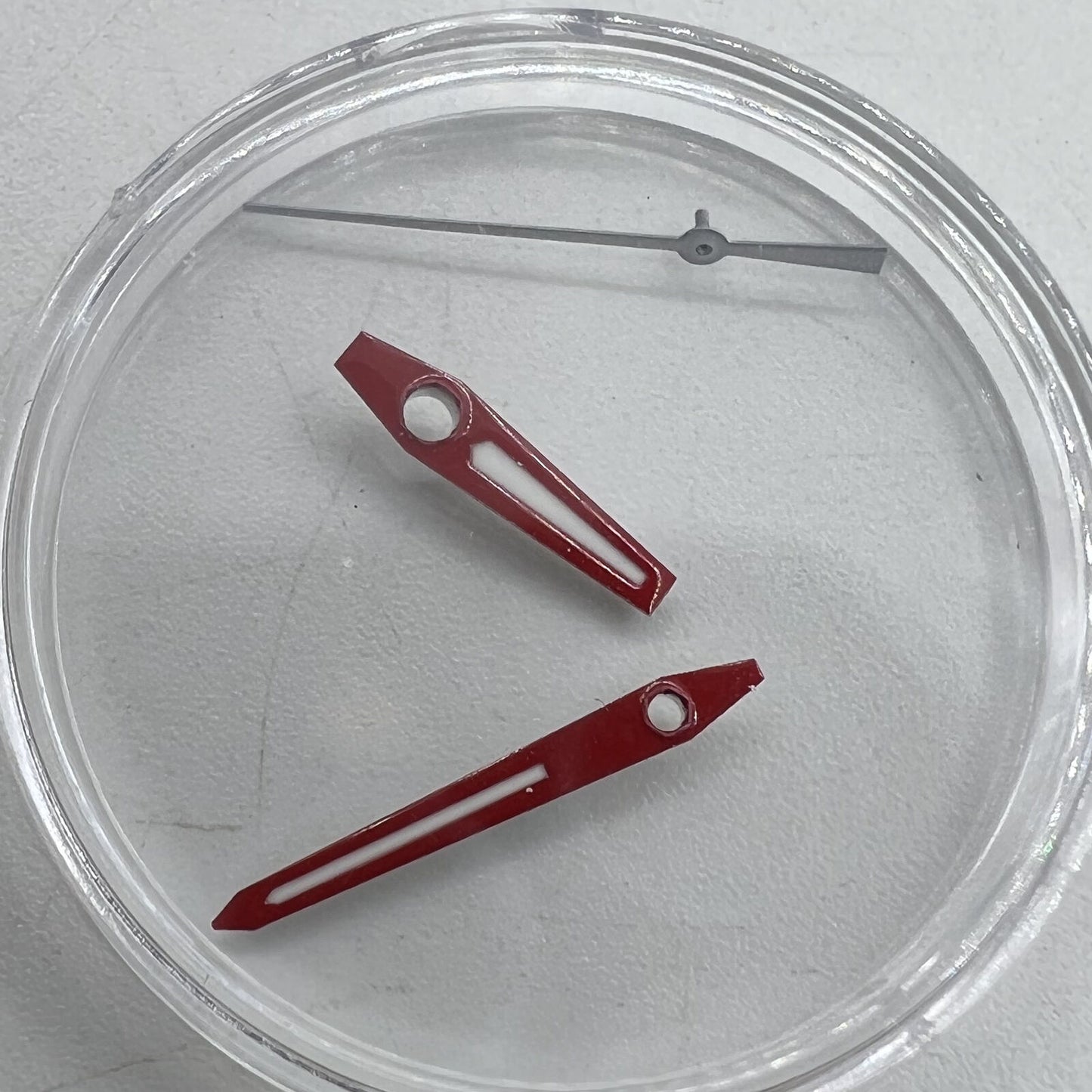 Red-trimmed watch hands with green luminous fill for Miyota 8215, 8205, DG2813, ideal for watch repairs.