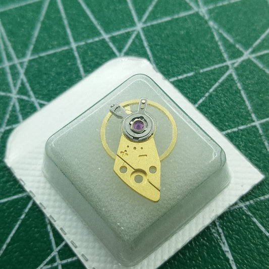 Golden complete balance wheel with splint for Miyota 8205 8200 movements, Wholesale Japan quality.