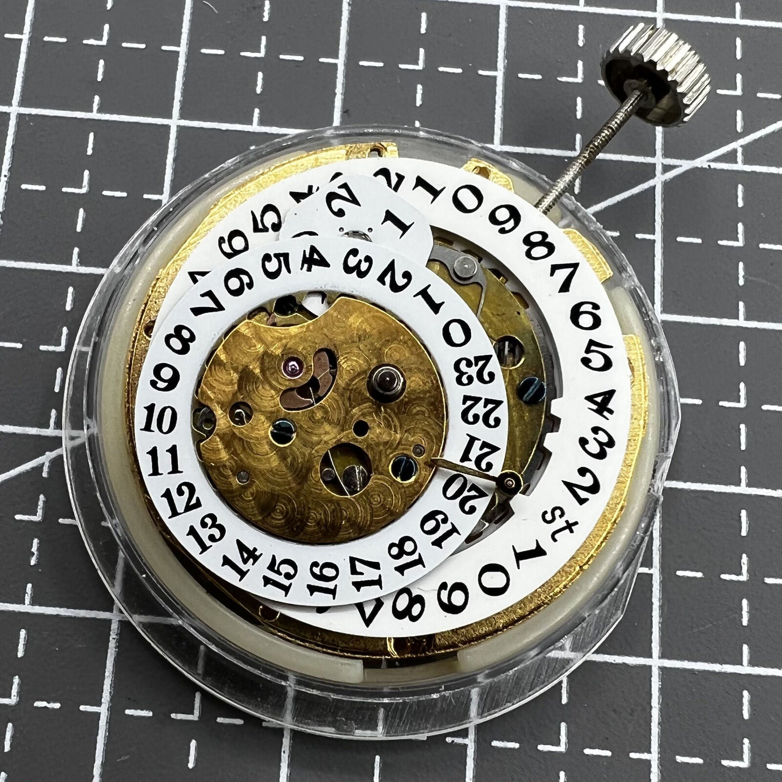 Multifunctional automatic watch featuring mechanical movement, date display at 2 o'clock, and 24-hour dial.