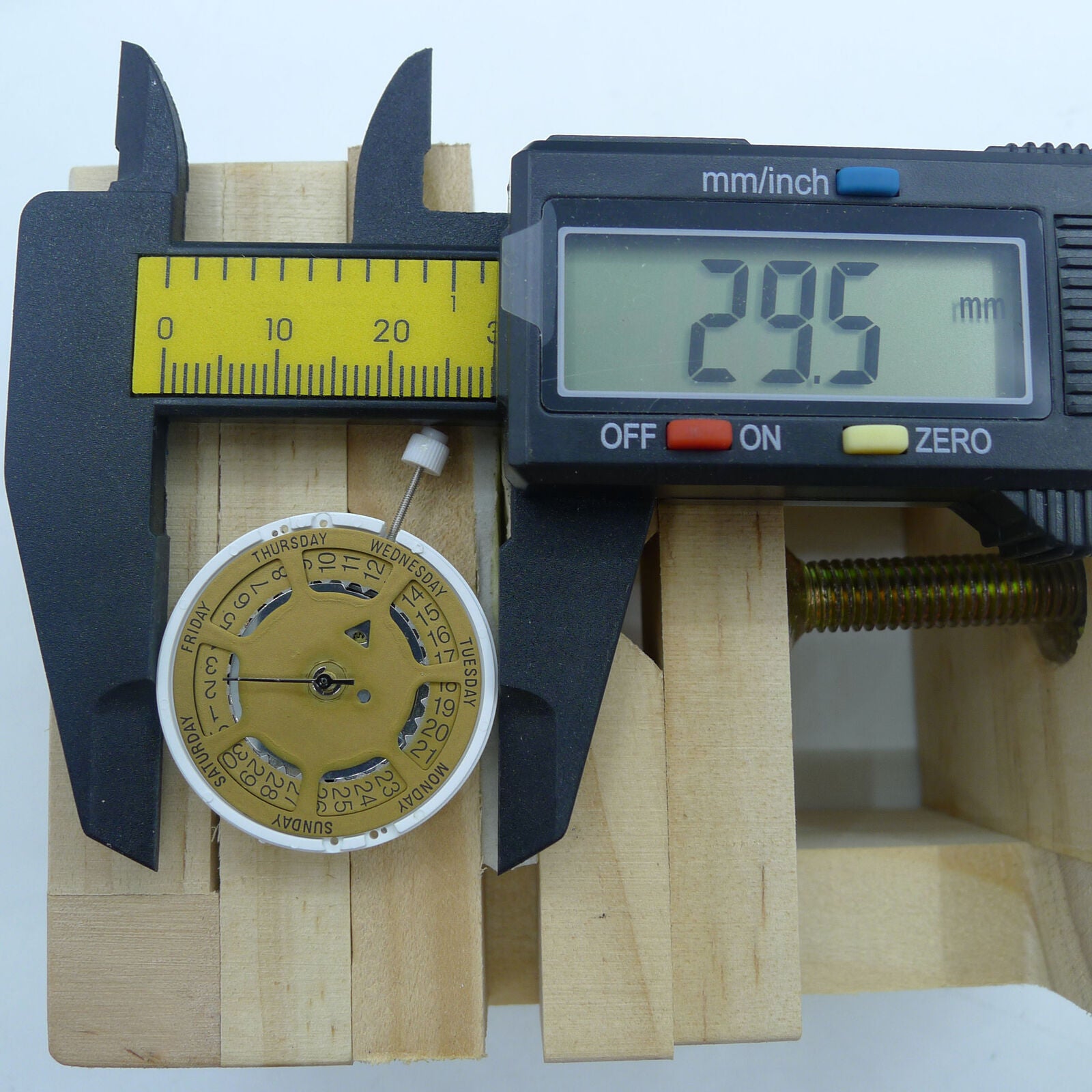 Wholesale ISA 1198 watch accessory with golden dial, day-date display at 3 o'clock, perfect for elegant timepieces.