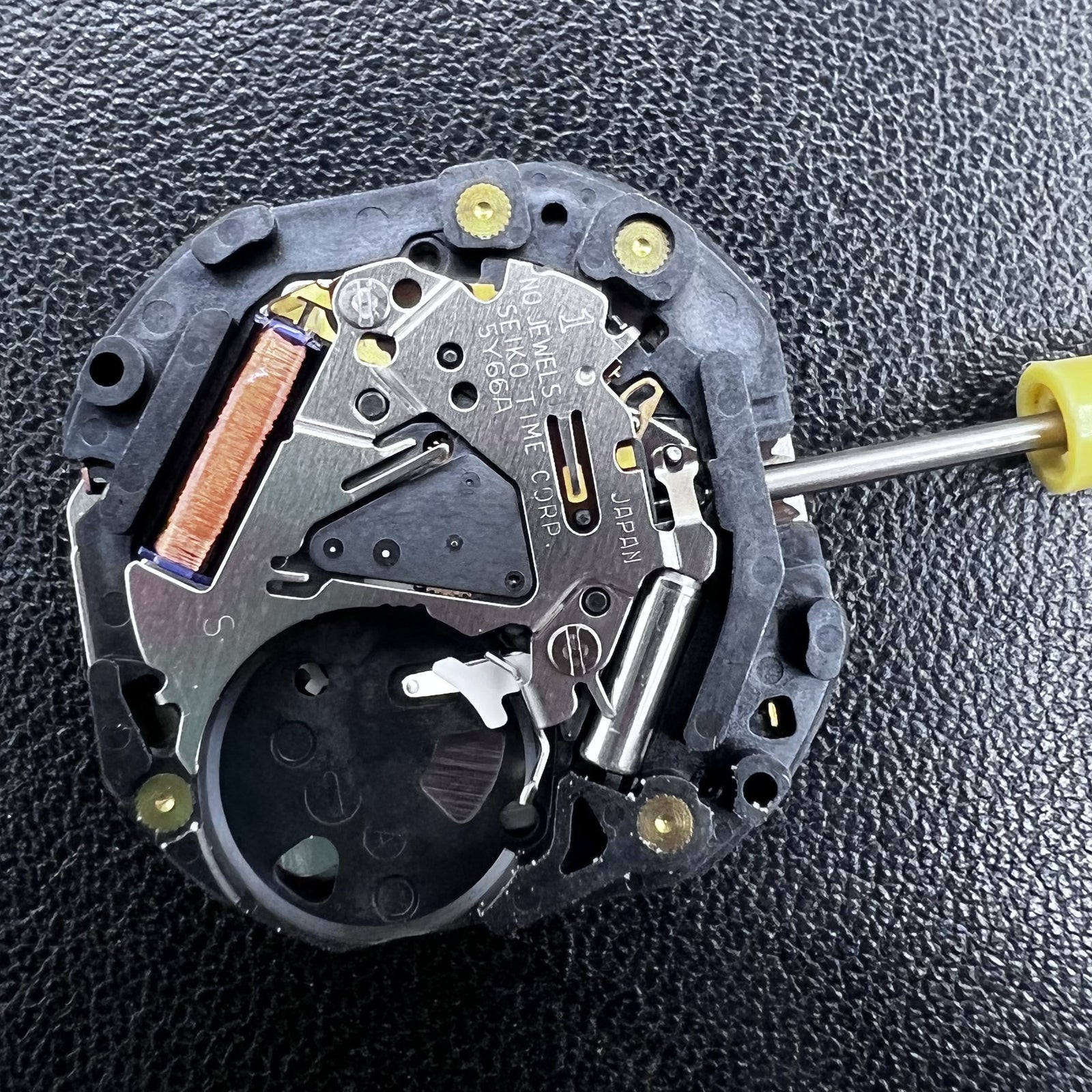 Seiko Japan Quarzwerk 5Y66A Uhrwerk Mechanismus f�r pr�zise Zeitmessung in Armbanduhren