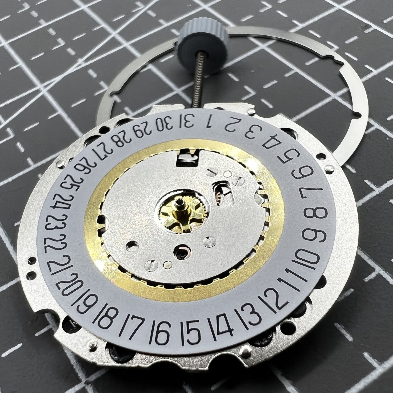 Quarzwerk Ronda 705 Uhrwerk mit Datum bei 6 Uhr und 3 Zeigern f�r pr�zise Zeitmessung