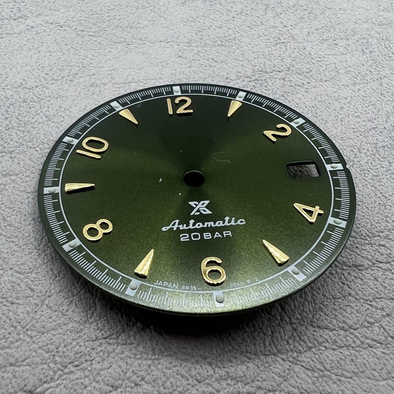 Leuchtendes Vintage Goldenes Oliven Zifferblatt 30mm Green Nail NH35 Uhr alt text:  