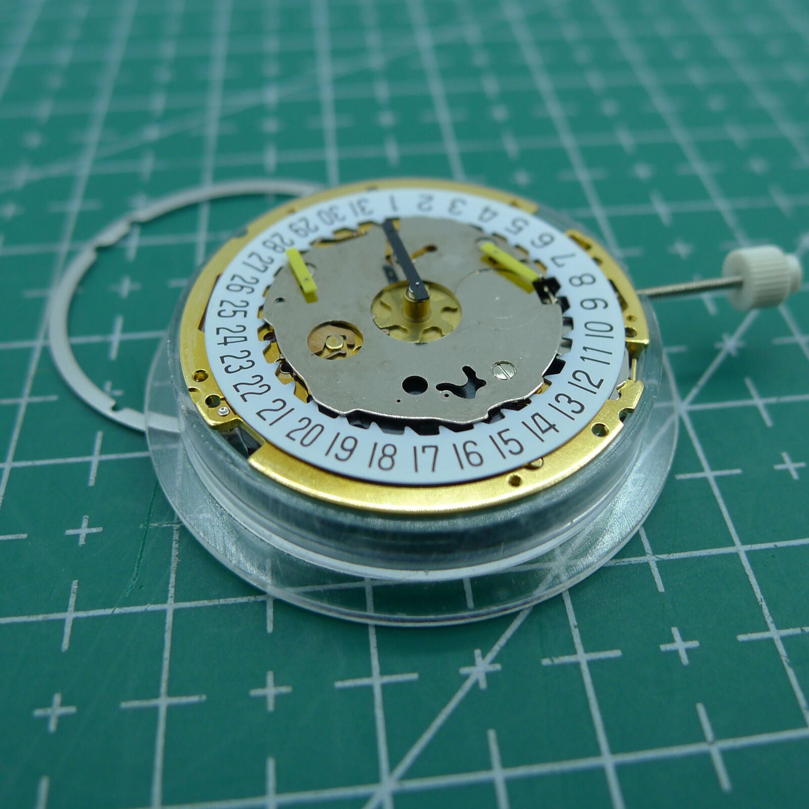 Swiss Made ISA 8171 quartz watch movement with date display at 6 o?clock, multifunctional features for watch accessories.