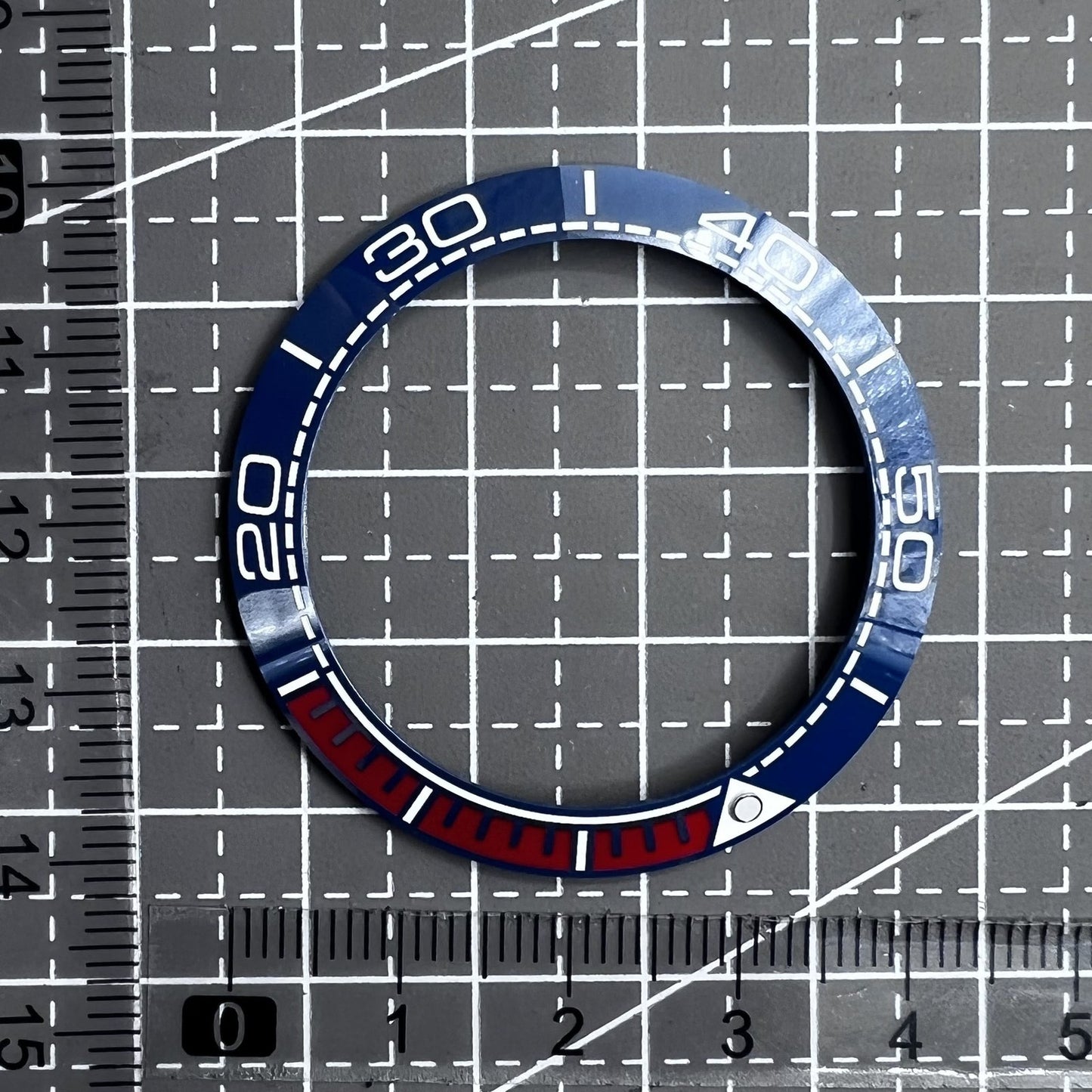 Dunkelblaue Keramik Lünette mit Dunkelroten Zahlen 41.5mm 32.5mm