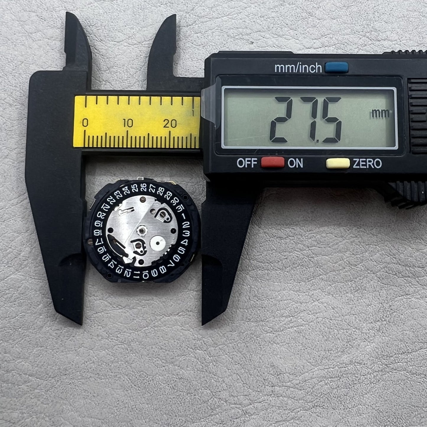 Seiko 7T12A quartz movement watch accessory with black single date display disc for precision timekeeping