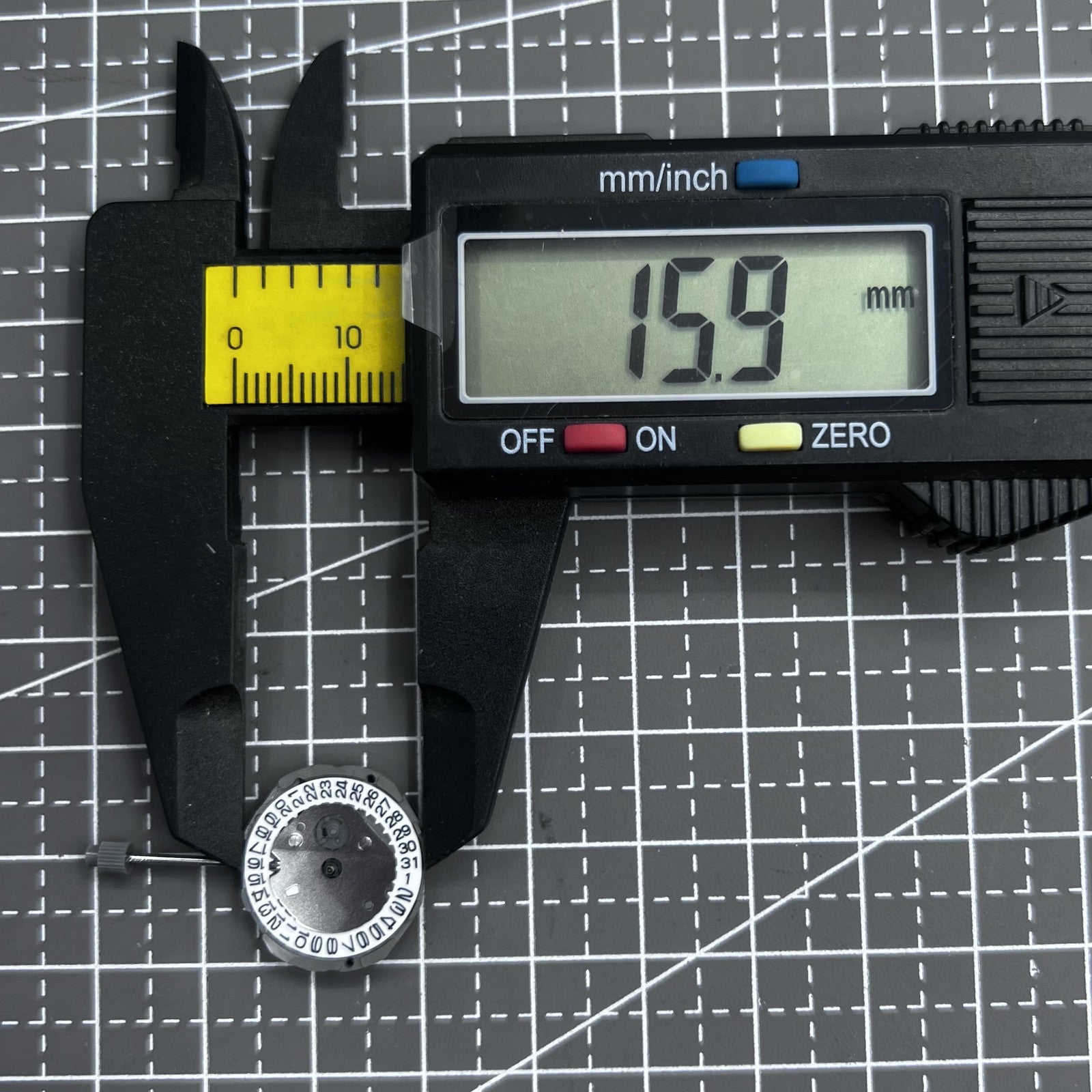 Japan Miyota GL12 Quarzwerk Ersatz mit Datum bei 3 Uhr, drei Zeiger Uhrwerk f�r Uhrenreparatur