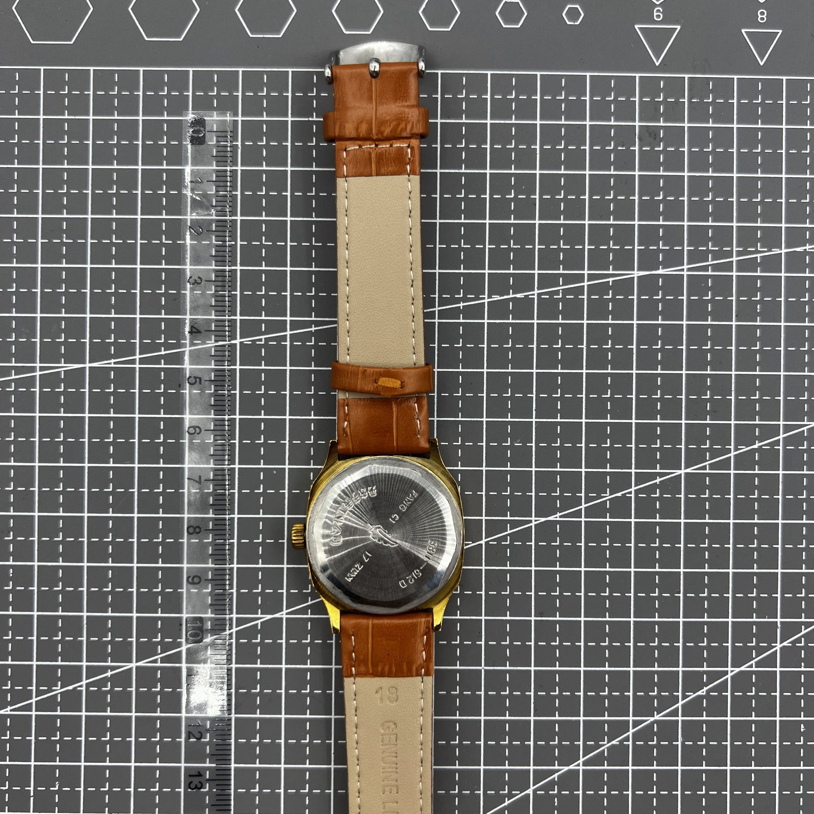 Mechanische Handaufzugsuhr Dandong mit goldenem Zifferblatt und 17 Steinen f�r elegante Uhrliebhaber