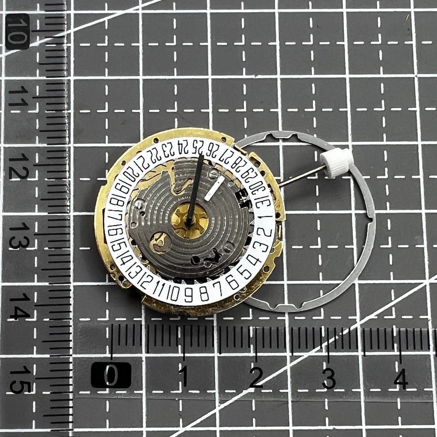 Swiss ISA Quarzuhrwerk 8176-2050 watch movement with small seconds at 2 o'clock and date at 6 o'clock for precision timekeeping.