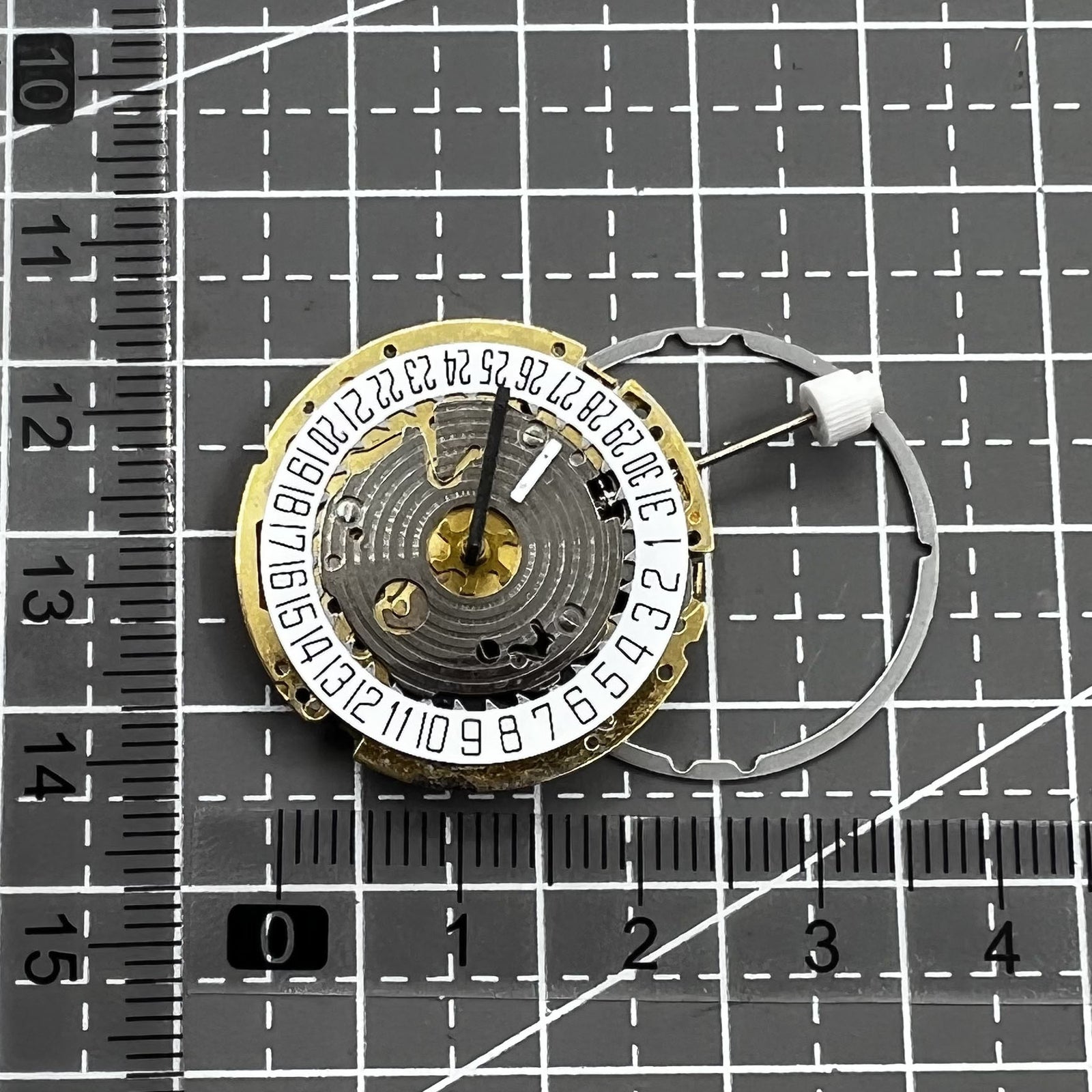 Swiss ISA Quarzuhrwerk 8176-2050 watch movement with small seconds at 2 o'clock and date at 6 o'clock for precision timekeeping.