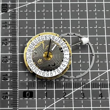 Swiss ISA Quarzuhrwerk 8176-2050 watch movement with small seconds at 2 o'clock and date at 6 o'clock for precision timekeeping.