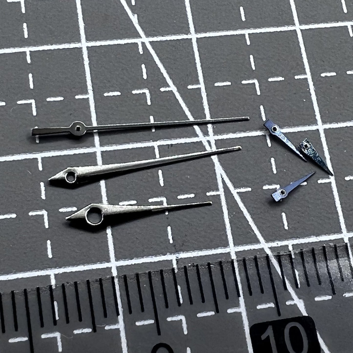 Schwarzes 15mm Uhrzeigerset mit langen Pfeilzeigern, 6-teilig, passend f�r Miyota JS15 Uhrwerke, Marke Schwarzes.