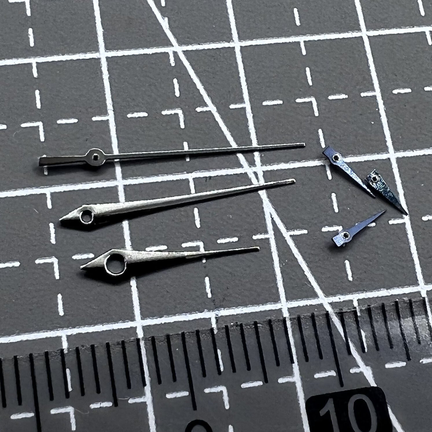 Schwarzes 15mm Uhrzeigerset mit langen Pfeilzeigern, 6-teilig, passend f�r Miyota JS15 Uhrwerke, Marke Schwarzes.