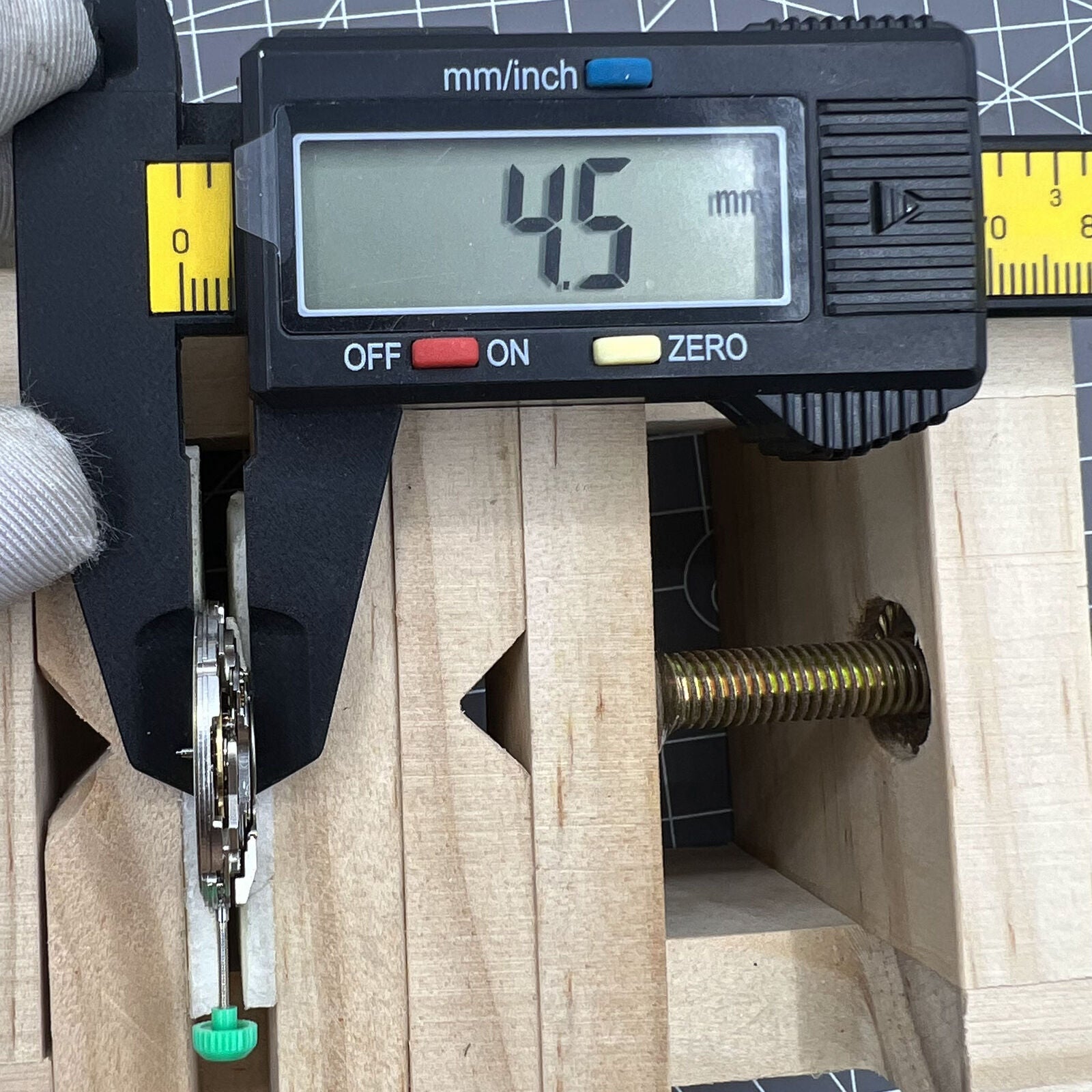 Swiss ETA 2824-2 mechanical movement by V8, high-precision watch accessory for reliable timekeeping performance.