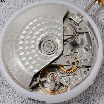 China Made 7750 automatic chronograph watch movement featuring small seconds at 3, 6, and 9 o?clock.