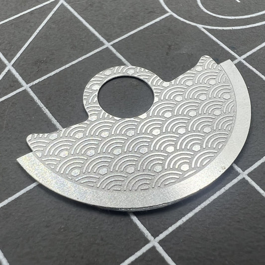 Waved silver metal sheet overlay on Miyota 9015 rotor hammer, enhancing watch movement design and durability.