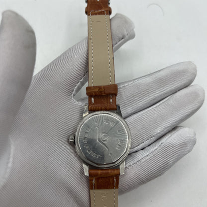 Chunlan 32mm light brown leather watch featuring silver dial and 17-jewel manual mechanical movement.
