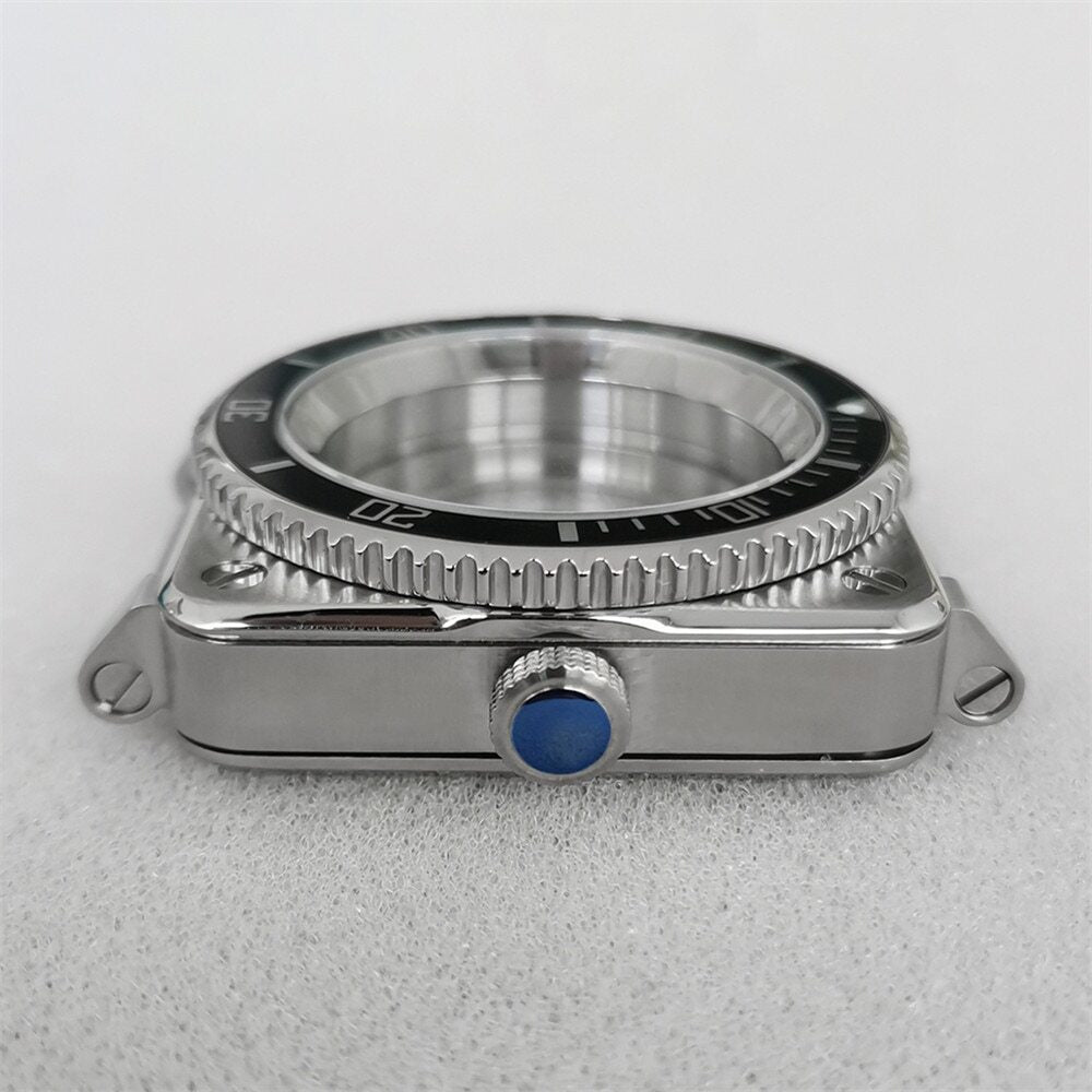 Edelstahl 42mm quadratisches Uhrengeh�use mit Saphirglas, passend f�r Seiko H35, robust und elegant.