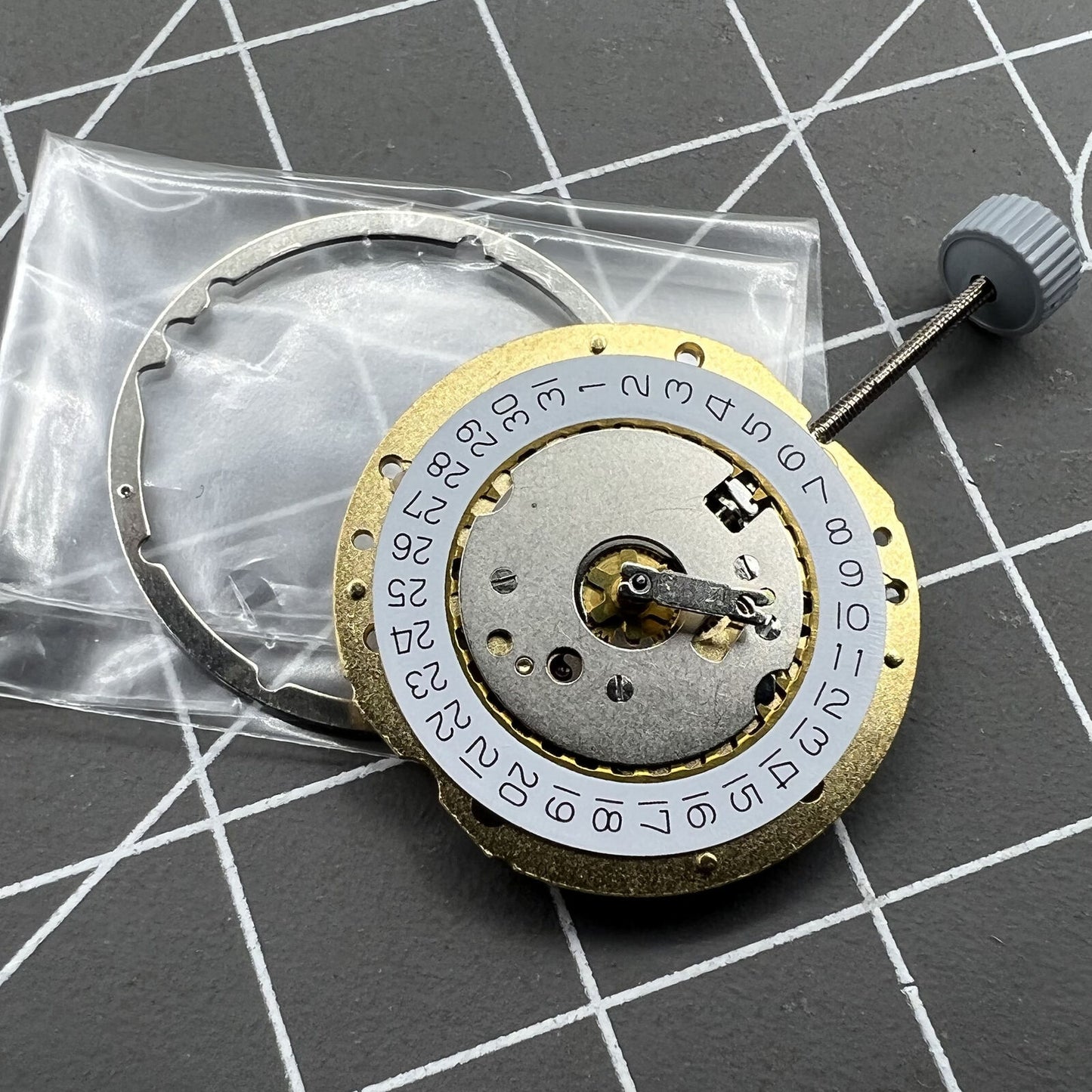 Montre à quartz Ronda 785 à 3 aiguilles, date à 3 heures, mouvement HCP2 de fabrication suisse