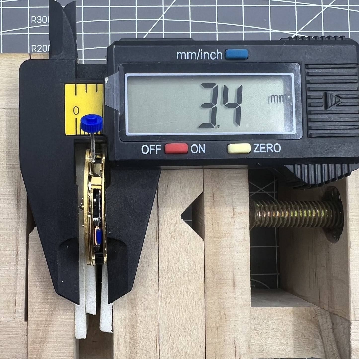 Ronda Quartz Uhrwerk Modell 5010B Swiss watch movement for precise timekeeping and durability.