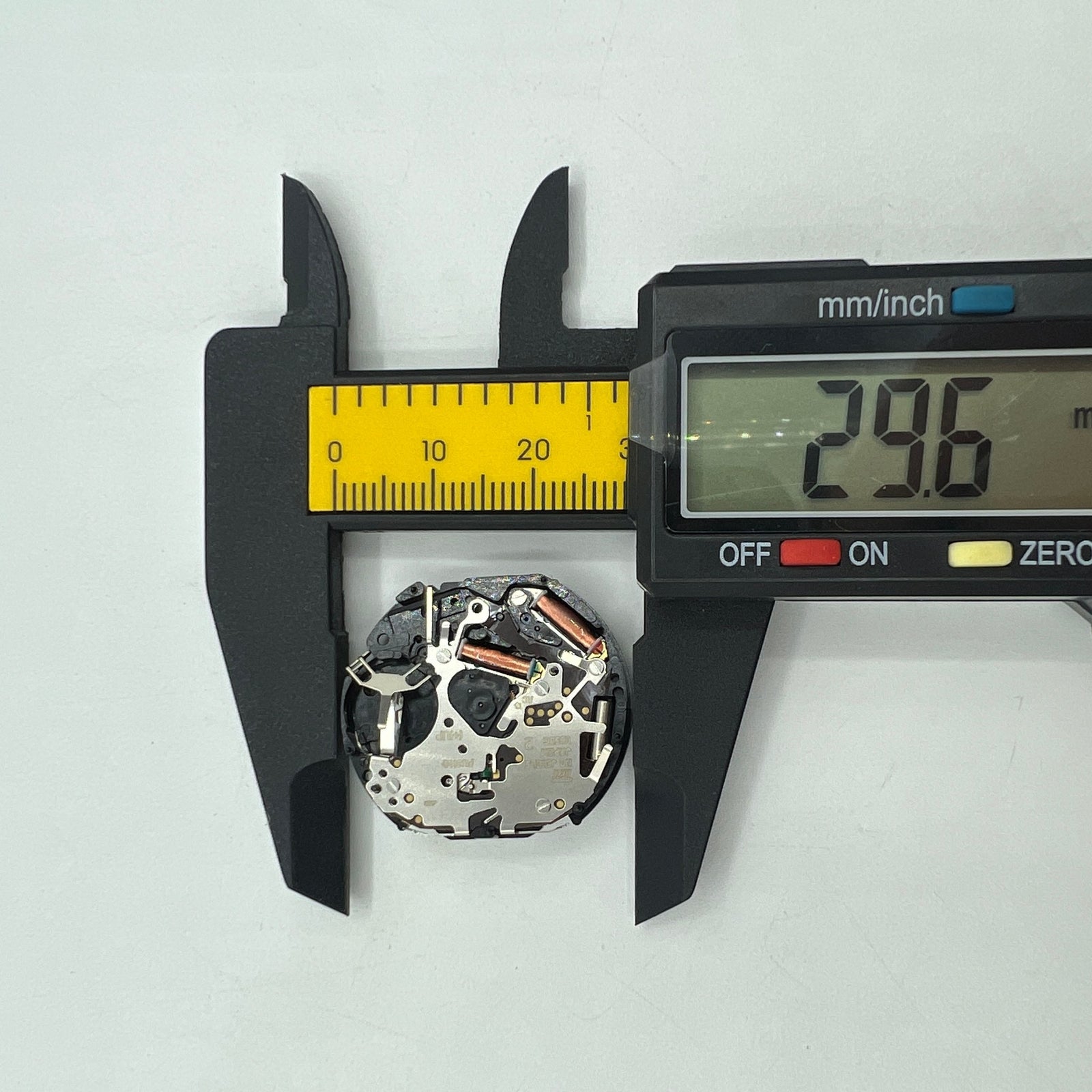 Hattori Epson VD53 quartz watch movement with date display at 6 o?clock, perfect for precise watch repairs and replacements