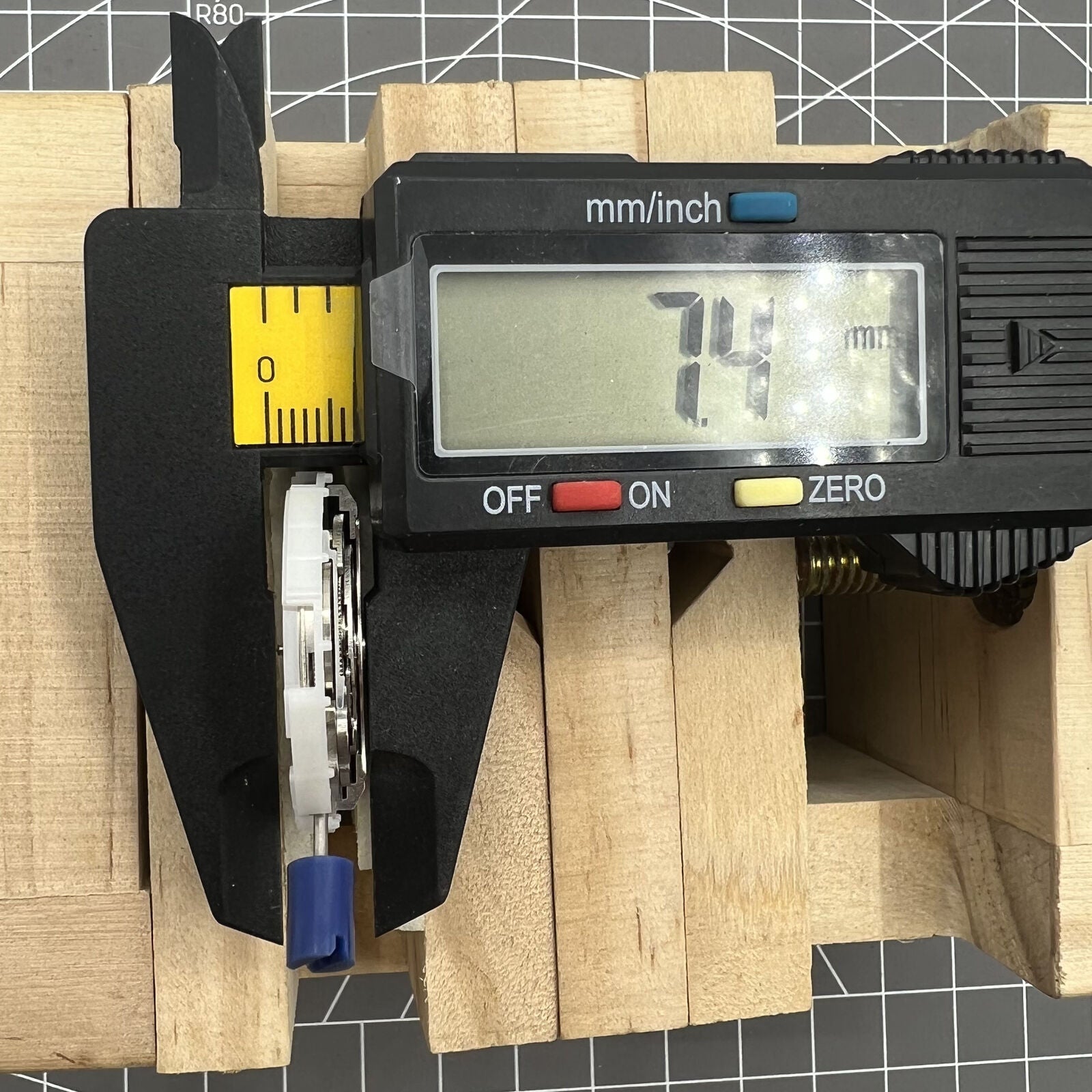 Japan Epson YN55 watch movement displaying precise mechanical parts with single calendar function for reliable timekeeping