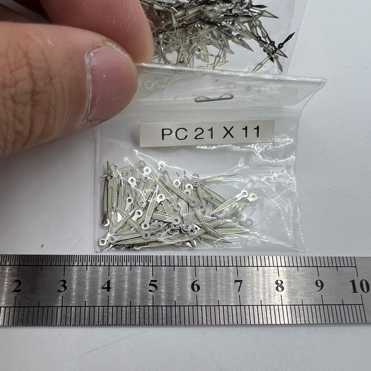 Lot de 100 aiguilles de montre argentées de 11 mm avec luminescentes pour mouvement à quartz Epson PC21