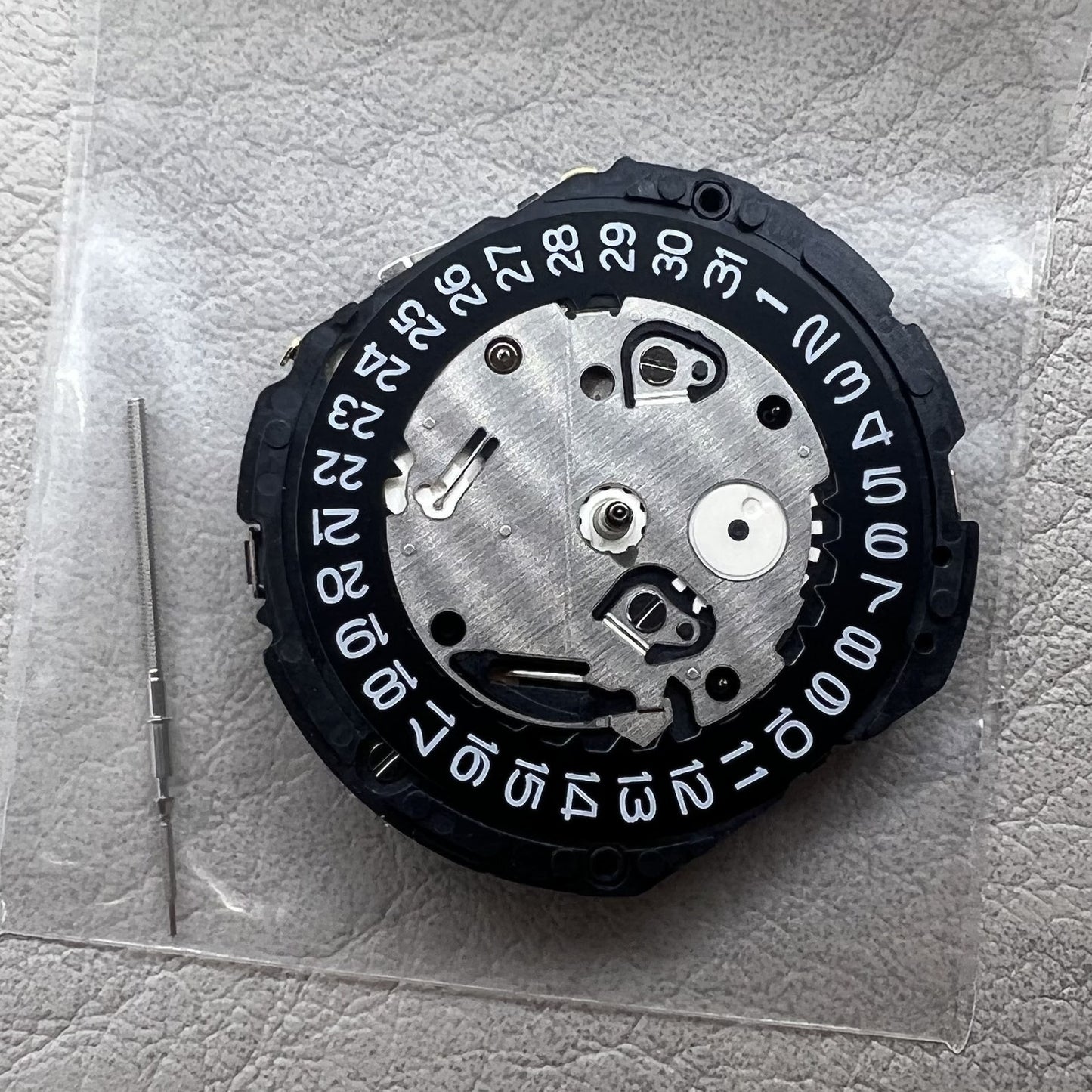 Seiko 7T12A quartz movement watch accessory with black single date display disc for precision timekeeping
