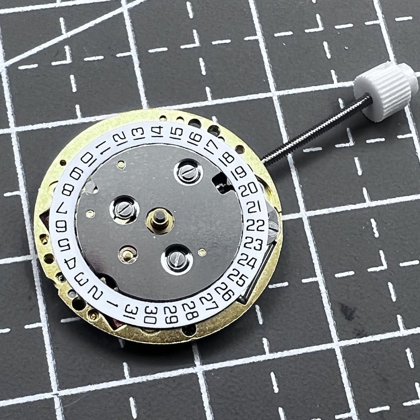 Swiss ISA 222 Quarzwerk watch movement with 2 hands, no calendar, precision accessory by Swiss ISA.