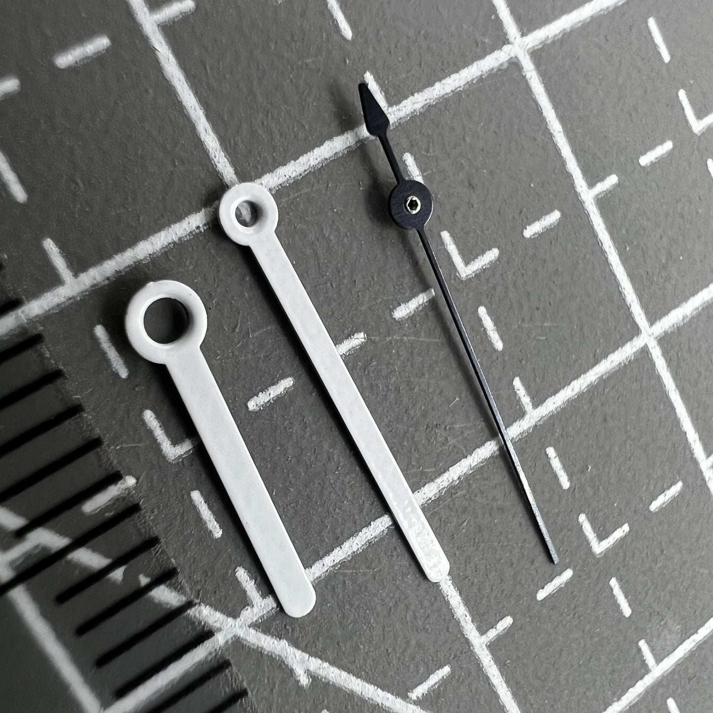 2er Set weiße spitze Zeiger 12mm Rund für Ronda 515 Uhrwerk