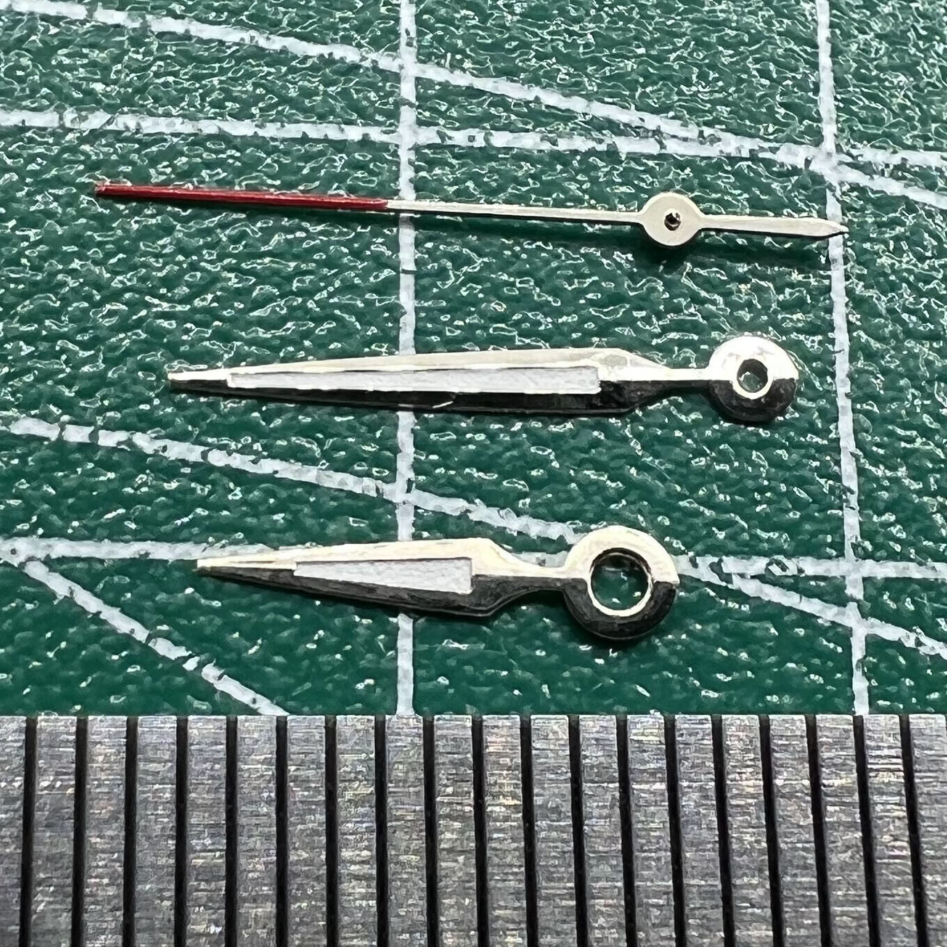 Luminous arrow-shaped watch hands by P1-H2-C1 for Miyota 2035, ensuring bright, precise time reading.