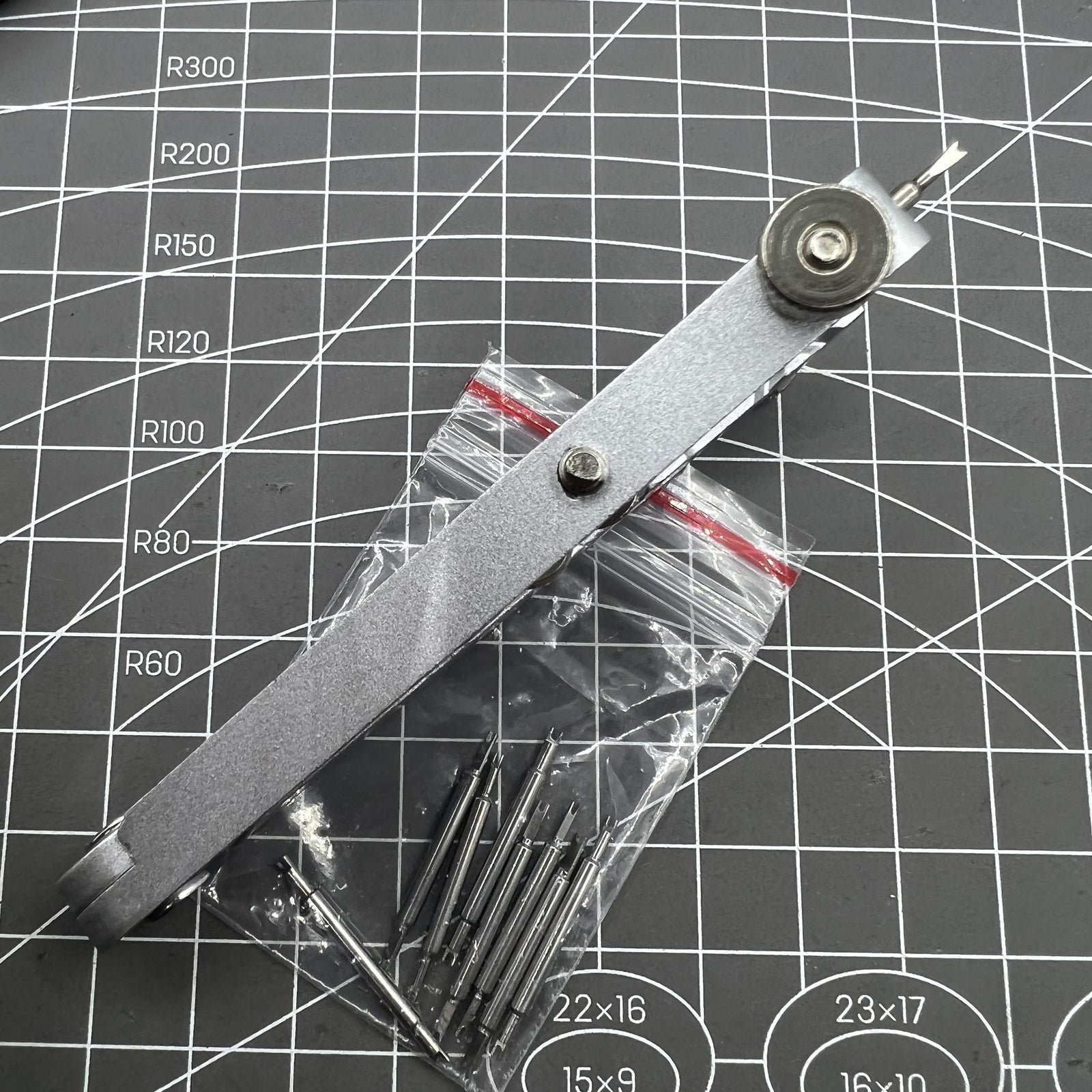 BG 6825 spring bar remover tool by BG for precise watch bracelet repairs and accessory replacements.