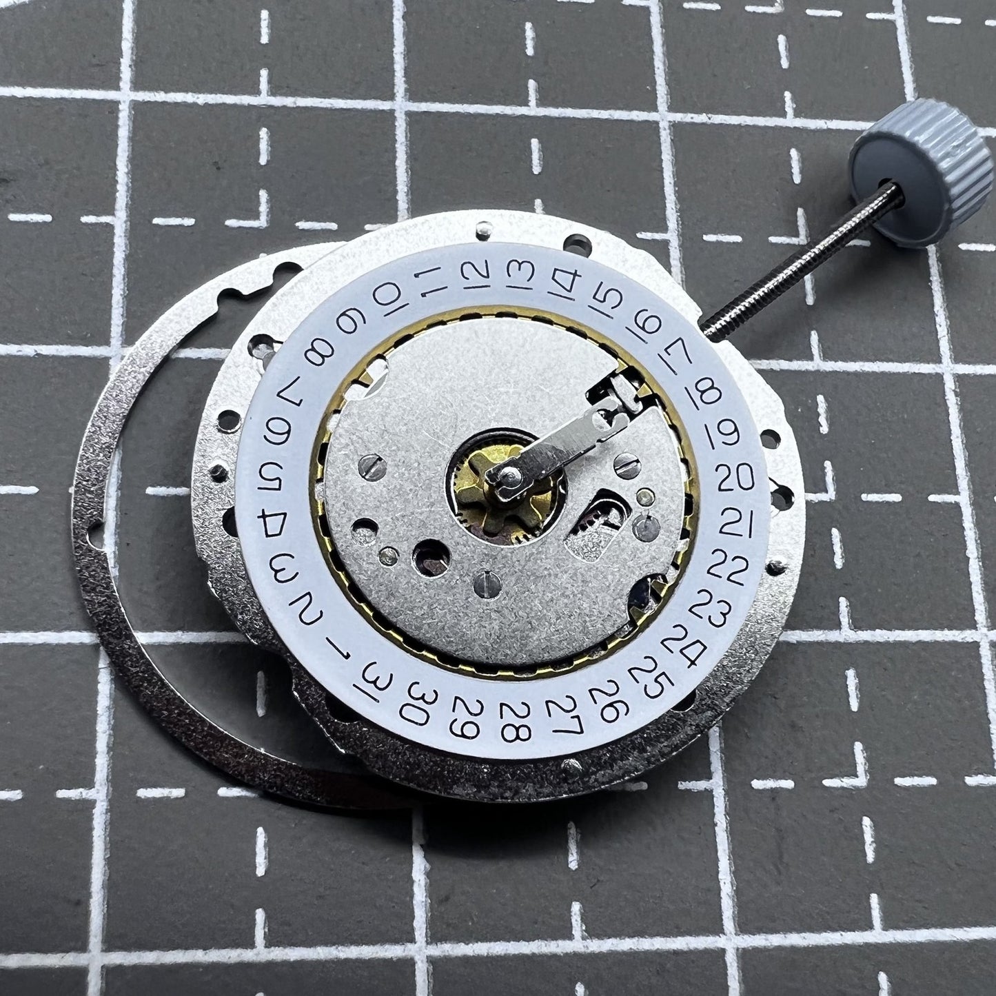 Quarzuhr mit Ronda 784 Uhrwerk, Datumsanzeige bei 3 Uhr, stilvolles Design, langlebig