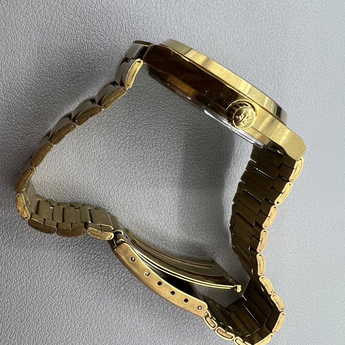 Manuelle mechanische Armbanduhr mit dunkelbraunem Zifferblatt von Shanghaier Fabrik, elegantes Design f�r Uhrenliebhaber