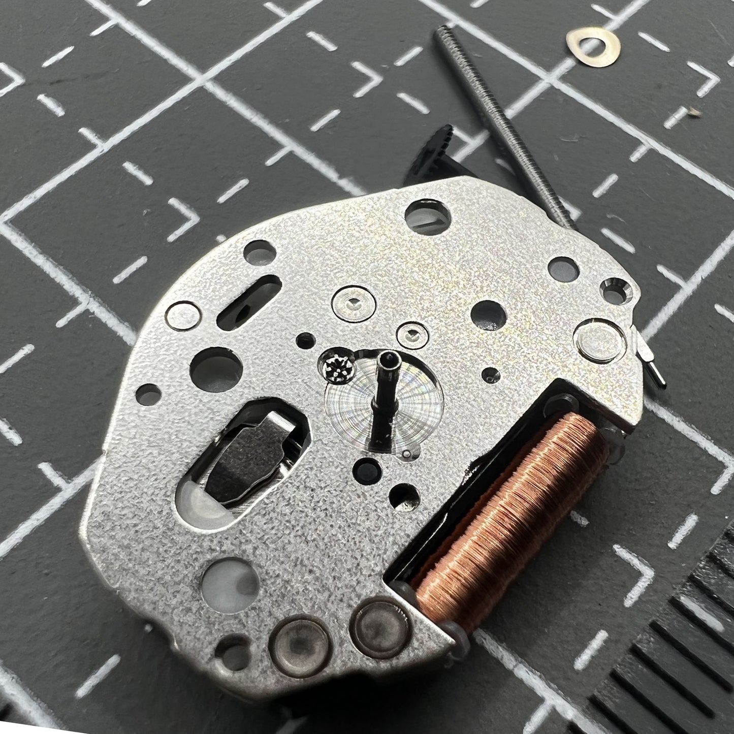 2 Stück Miyota 2033 Quarz Uhrwerk mit hohem Pinion H5 und Uhrenwelle