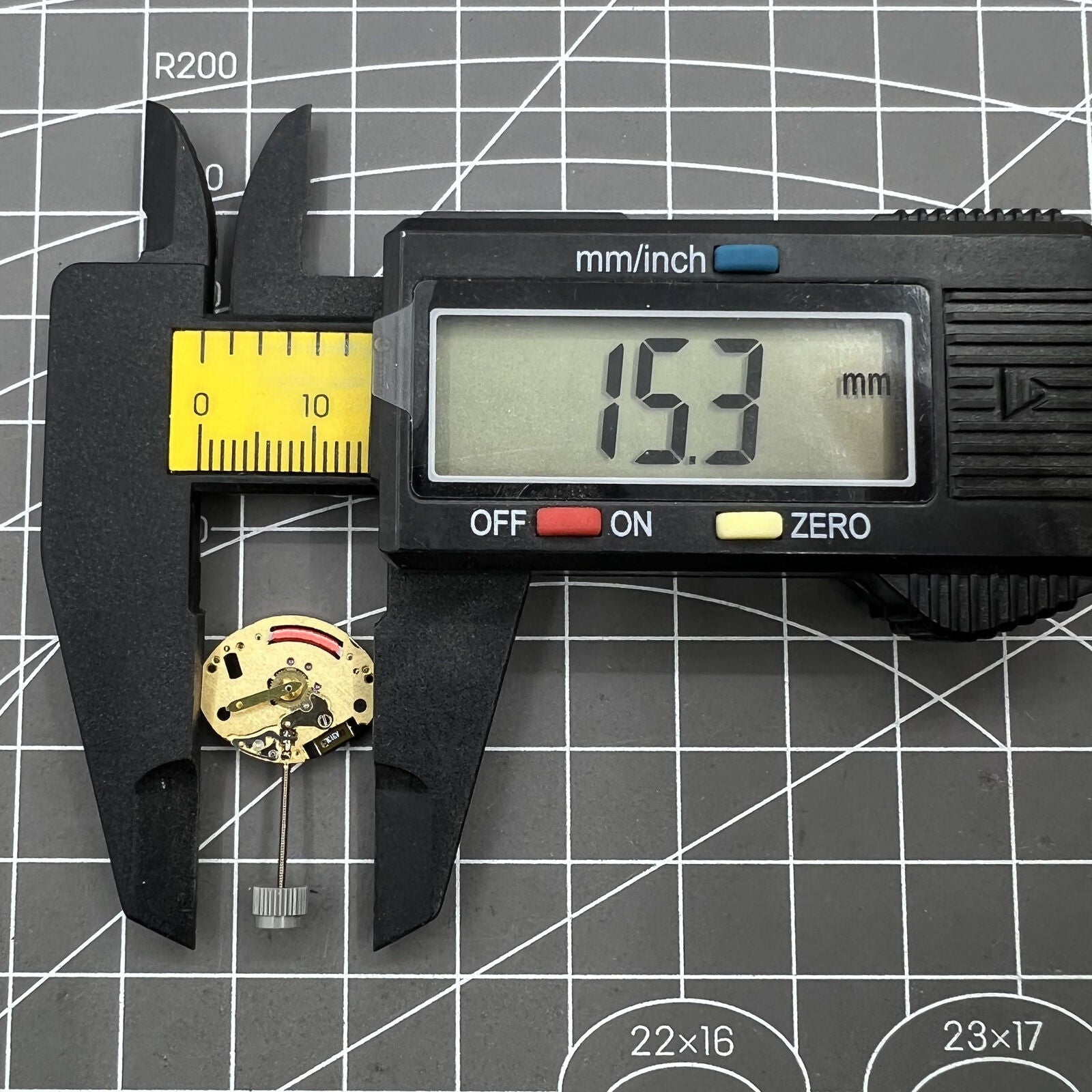 ETA 976.001 quartz movement with 2 hands, precise timekeeping for watch accessories by ETA.