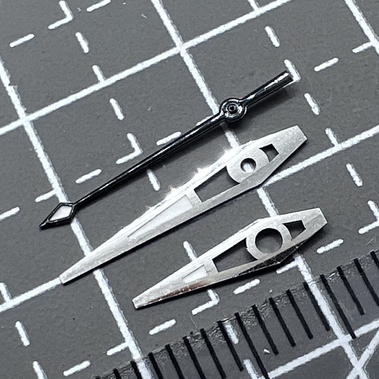 Große Pfeilzeiger Lume Schwarz Silber Akzente passend für Seiko H35 H36 H38