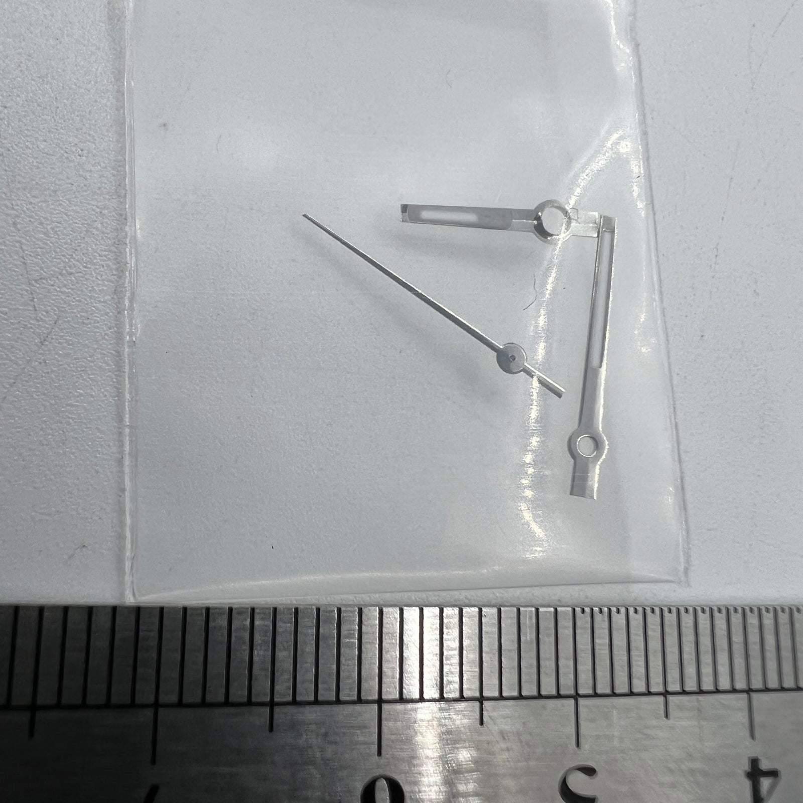 Silver-trimmed green luminous watch hands for NH35/NH36/4R/7S movements, adding visibility and style.