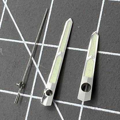 Green luminous watch hands compatible with China Made 8215/2813/Miyota 8N24 movements for enhanced visibility.