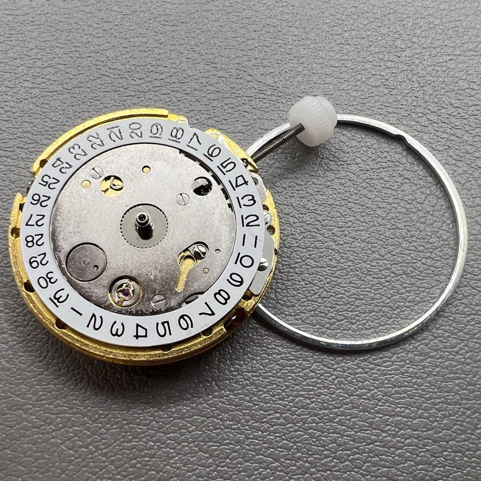 MINGZHU 2813 8205 golden automatic watch movement with 3 hands and date display at 3 o?clock
