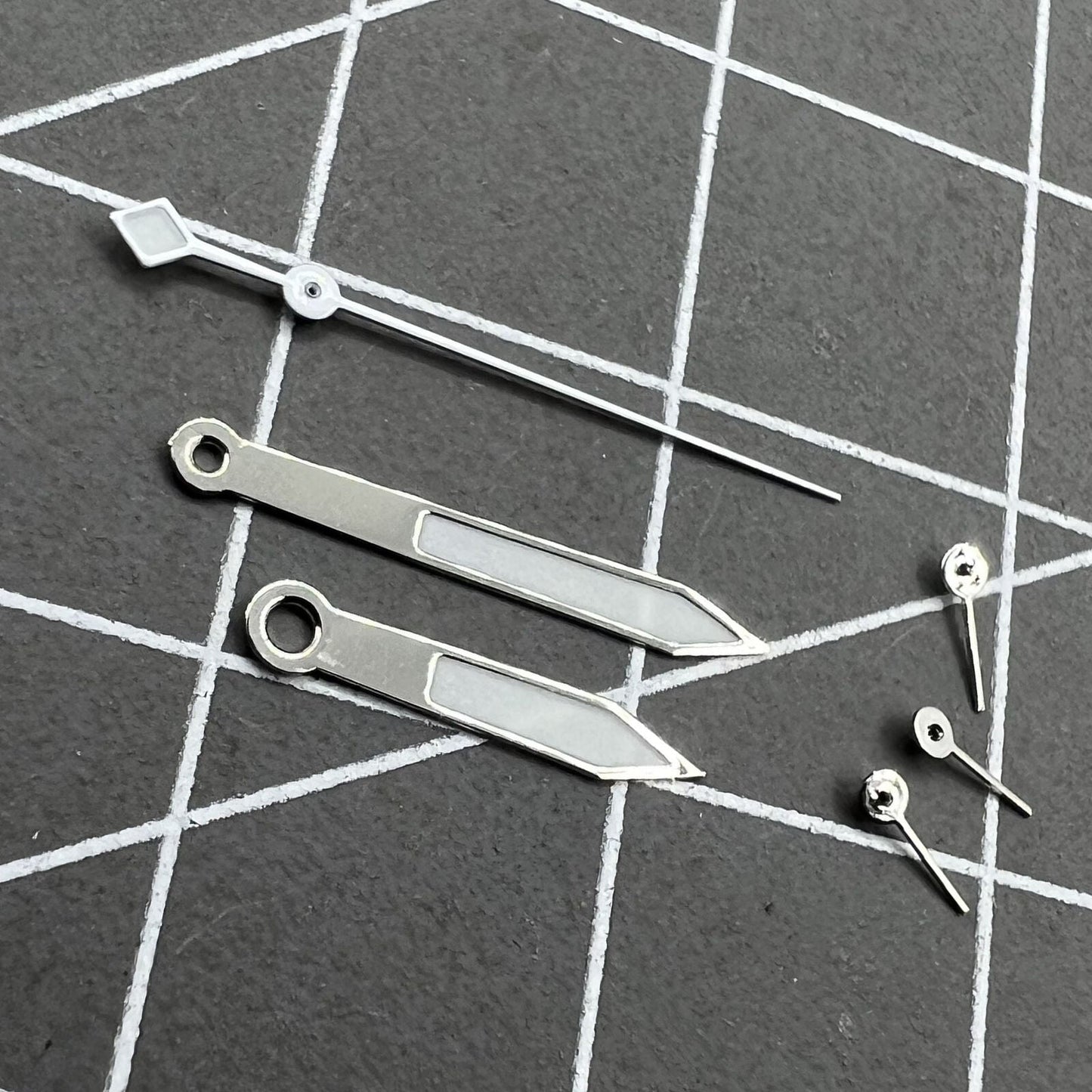 Silberwei�e L�nette mit Leuchtzeigern f�r VD53 VD54 VD57 Uhrwerk, 2er Set von SilberWei�e, ideal f�r Uhrenersatz
