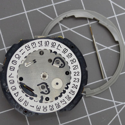 Hattori Epson TMI YM12A quartz watch movement, precision Japanese craftsmanship for accurate timekeeping