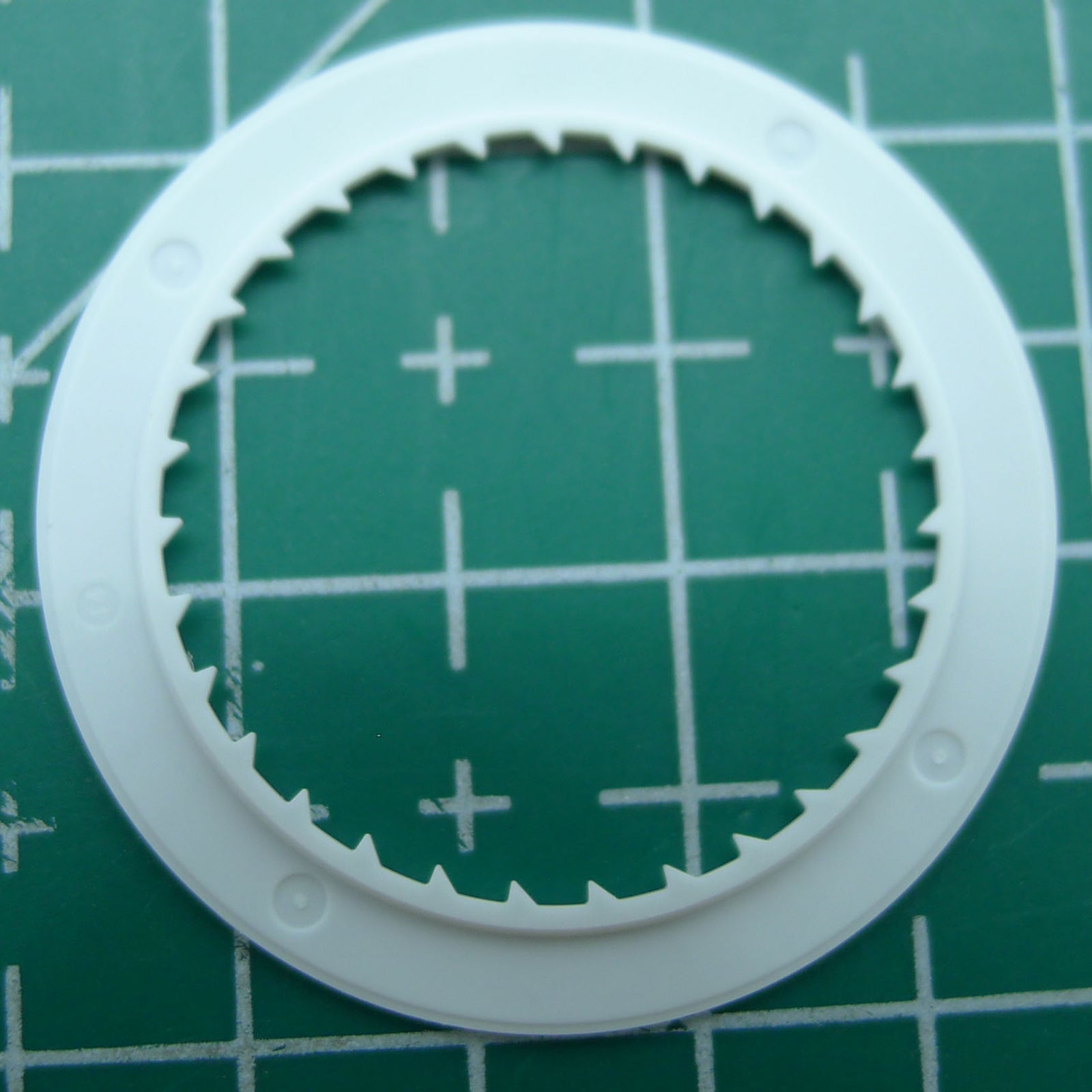 White date disk wheel displaying date at 6 o'clock for generic Miyota 8215 8200 watch movement accessory.