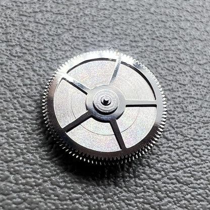Swiss Complete Fass mit Zugfeder Ersatzteilen f�r Cartier Uhrwerk 1904 ? hochwertige Marken-Teile f�r pr�zise Reparatur.