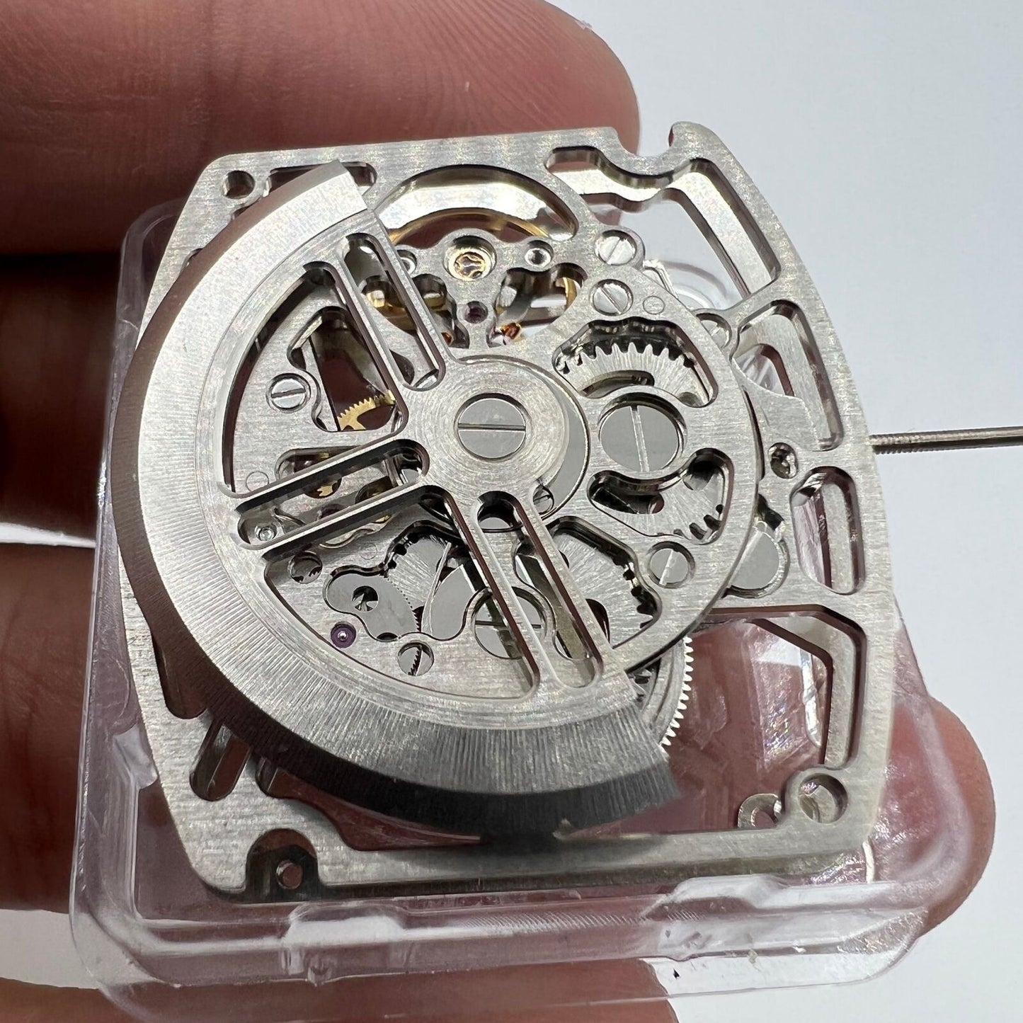 Asian HZ1C01A silver barrel-shaped watch accessory featuring automatic mechanical movement and sleek, elegant design.