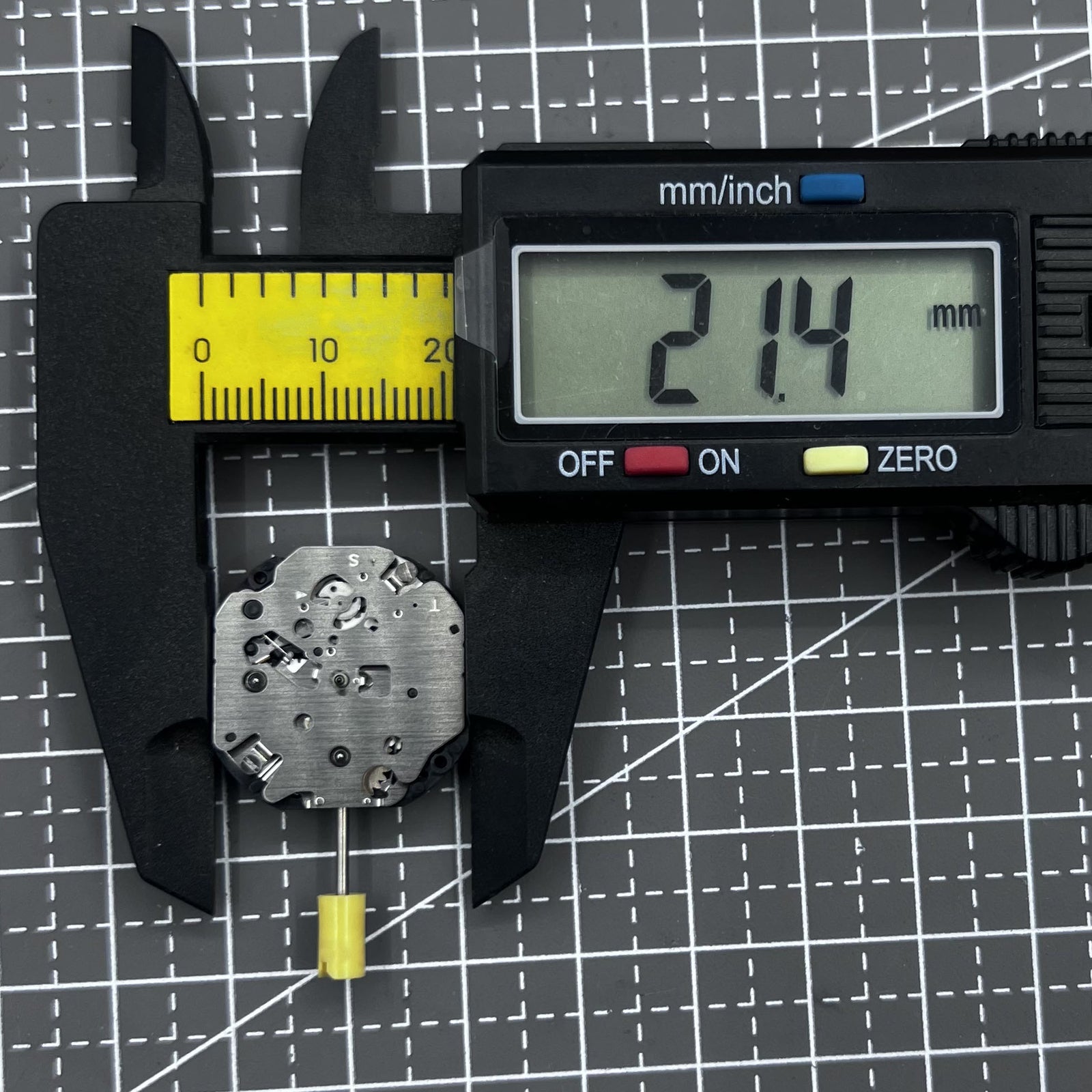 Seiko Japan Quarzwerk 5Y66A Uhrwerk Mechanismus f�r pr�zise Zeitmessung in Armbanduhren