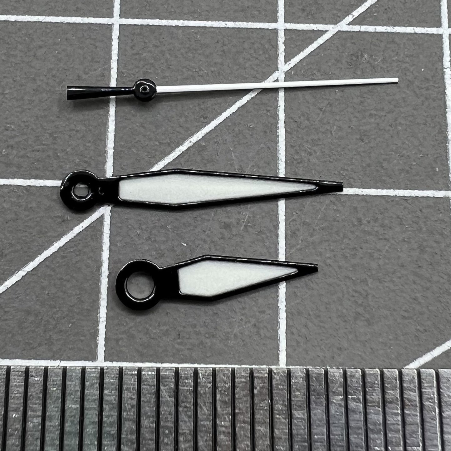 1. Black trimmed green luminous watch hands set, fits NH35/NH36 movements, ideal for precise time reading.  