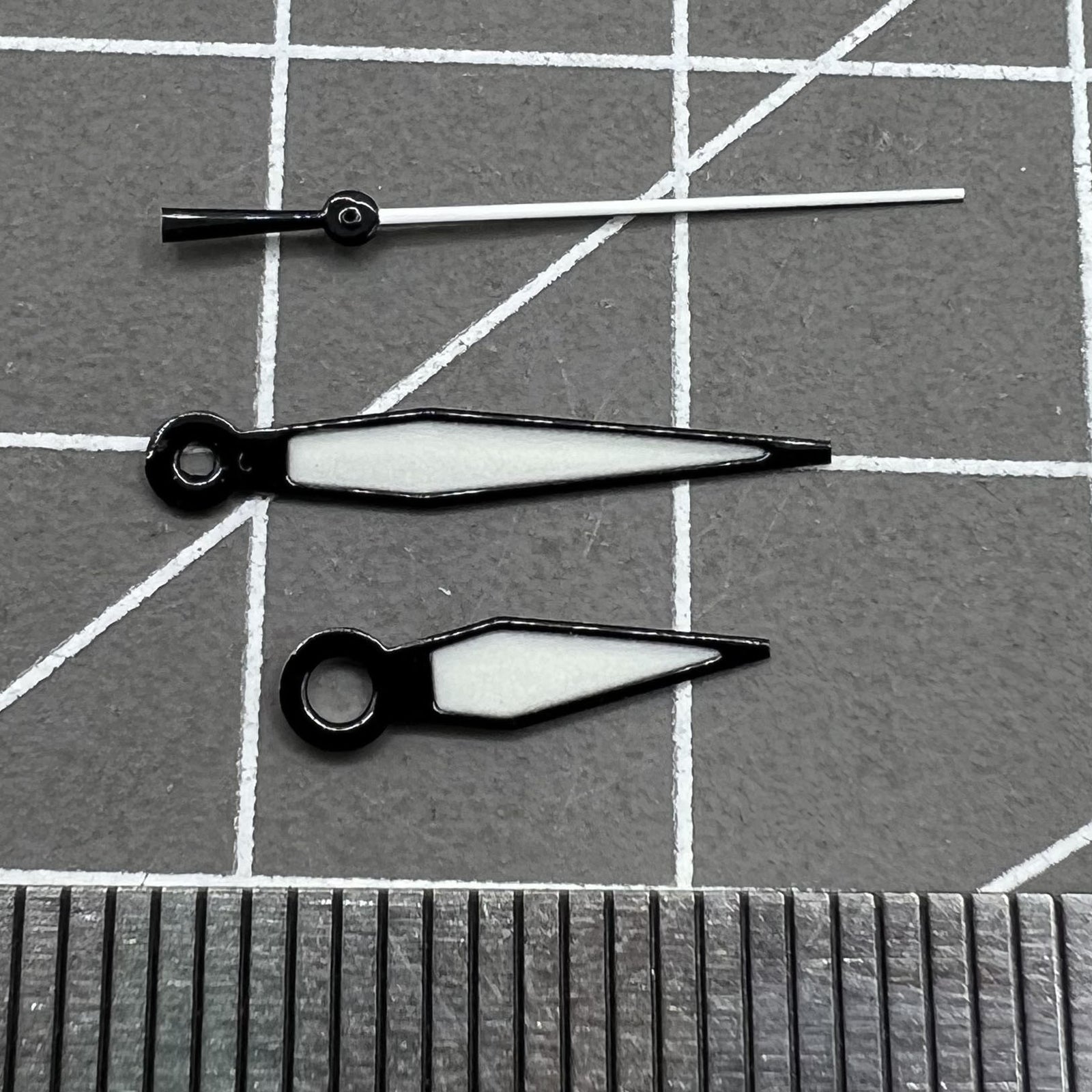 1. Black trimmed green luminous watch hands set, fits NH35/NH36 movements, ideal for precise time reading.  